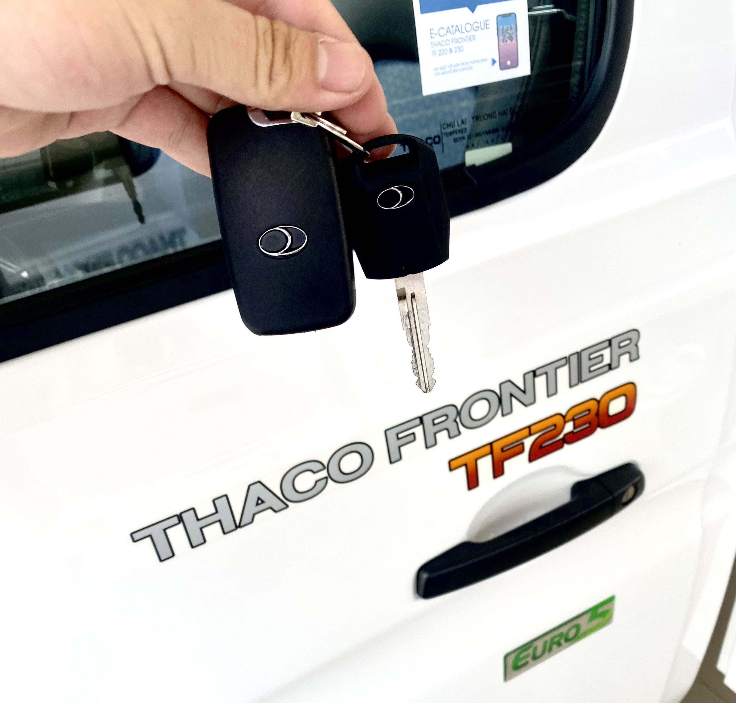 FRONTIER TF230 THÙNG LỬNG